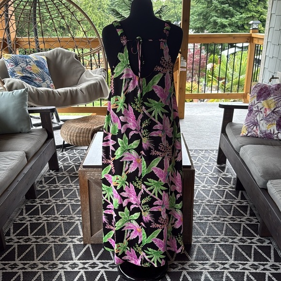 Easel Los Angeles | Tropical Print Maxi Dress - Picture 6 of 9